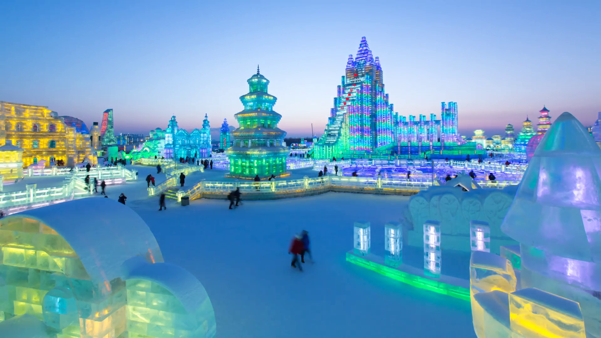 spectacular-illuminated-ice-sculptures-at-the-harbin-ice-and-snow-festival-in-heilongjiang-province-harbin-china_ek-q0fo__F0003png